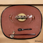 御料理 寺沢 - 白ボタン海老の昆布〆に寒締め菠薐草に菊花にすりおろし林檎