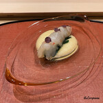 御料理 寺沢 - 白ボタン海老の昆布〆に寒締め菠薐草に菊花にすりおろし林檎