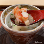 御料理 寺沢 - 中には車海老に鮑等の豪華な具材