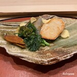 御料理 寺沢 - 黒鮑に唐墨､慈姑チップスに二子里芋の揚げ出しを鮑の肝ソースとともに