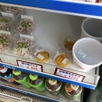 おにぎりの桃太郎 - ちょいちょい捗りそうな惣菜が売ってます。