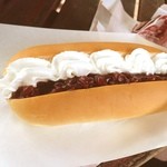 食道楽のコロツケーと小倉ドッグの店 - 明治村の小倉ドッグ！あんこにホイップ、さいこー！