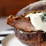 PATISSERIE ASAKO IWAYANAGI - たっぷりきのこと鮭のフライサンド