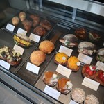 PATISSERIE ASAKO IWAYANAGI - パンショーケース