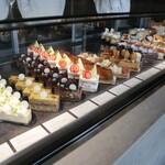 PATISSERIE ASAKO IWAYANAGI - ケーキショーケース