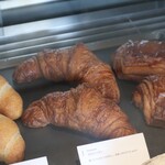 PATISSERIE ASAKO IWAYANAGI - パンショーケース