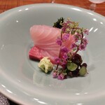 傳 - (2022/12 訪問)お造りはカンパチ。むっちりで旨味が凝縮した味わいでした。