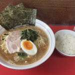 Tompachiya - 醤油ラーメン大+サービスライス　840円(税込)