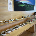 十勝岳温泉 湯元 凌雲閣 - 朝食はバイキング形式です。