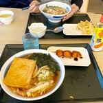 どんどん庵 - うどん並×2  煮揚げ•わかめ•野菜かき揚げを其々トッピング、うずら玉子フライは別皿コーミソースをかけて