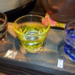 Suchimu Dainingu Shimabuta Ya - 本島泡盛飲み比べ (左から、暖流古酒/うるま市20°、龍ゴールド/金武町25°、翠古/豊見城市30°) ¥1200
