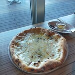 Trattoria&Pizzeria LOGIC - 20230104クアトロフォルマッジ