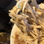 本気の焼豚 プルプル食堂 - 中太平打麺