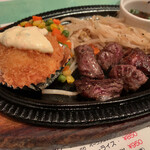 グリルハウス Mr.シェフ - 日替り　ひとくちステーキ、カニクリームコロッケ