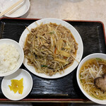 木里吉里 - 豚肉と野菜炒め 860円（ + 定食へ変更 330円）