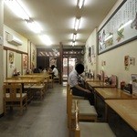 ちゃんぽん亭総本家 - 奥行きのある店内