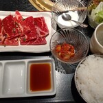 焼肉 名門 - ジューシーカルビ焼セット。