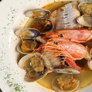 [Our signature taste] “Bouillabaisse” made with seasonal seafood
