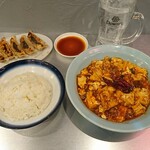 Himeji Chuu Ka Baru Kou - 四川麻婆豆腐・焼餃子 5個・ライス