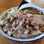 ケンチャンラーメン - 中華そば小盛り細切れチャーシュー煮卵クン身入り