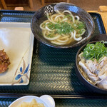 Hanamaru Udon - かけうどん小とネギ塩豚丼とセットに鶏千から揚げを追加しました