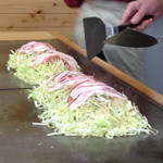 7分後：豚肉が乗せられる