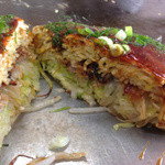 広島風お好み焼 かんらん - かんらん焼　６８０円　断面