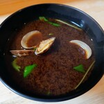 Sushi Wakura - 令和5年1月 ランチタイム
                        お昼のランチ松の赤出汁
                        訪問日は特別にアサリ入りが頂けました