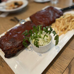 T.Y.HARBOR - バーベキューリブ。フルサイズにすると奥がぼやけるくらいどでかい