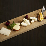 Assorted cheese (5 types)