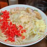 ラーメン二郎 横浜関内店 - （2022.12.29）小ラーメン（豚2枚）、カタメ、ニンニク、アブラ、ベニ　マシマシ