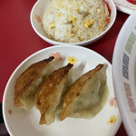 金華楼 - セットの餃子３つ