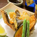 カリッカリッと揚がった、唐揚げで一杯どうぞ。