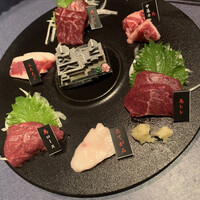 馬刺しと焼き鳥 グルマン三年坂 - 