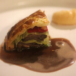 ラ　ティエラ - 鹿、フォアグラ、キャベツ、ビーツ、花梨