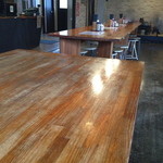 らーめん 中 - テーブル席。