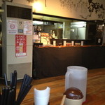 らーめん 中 - 厨房方向。