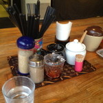 らーめん 中 - 卓上調味料。