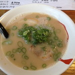 らーめん 中 - ラーメン全景。