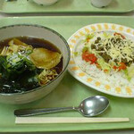 農学部食堂 - 醤油ラーメン（260円）＋タコライス（400円）