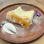 CAFE&RESTAURANT BRICK - りんごのバスクチーズケーキ 700円