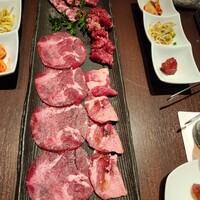 天空焼肉 星遊山 - タンとカルビ？