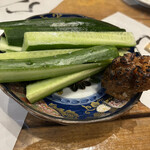 だいだいや - 胡麻味噌キュウリ
      焼いた味噌がいい感じ