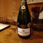 立飲・ビストロシン サンテ - ヴーヴ デュ ヴェルネ・ブリュット　コスパ良し