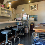 ニューなかむら - 店内。昔はカラオケスナック？