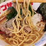 ハイデン.コッコFACTORY サマンサ・タマサ 青梅店 - 麺の感じ