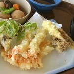 つるぎ - 今日も社食です。天ぷら盛り合わせ♪