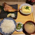 Tsuriyado Sakaba Madume - 880円の定食です