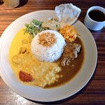 メメントモリ - カレー3種盛りプレート。