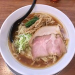 純手打ち だるま - 醤油らーめんの大盛り。¥900。